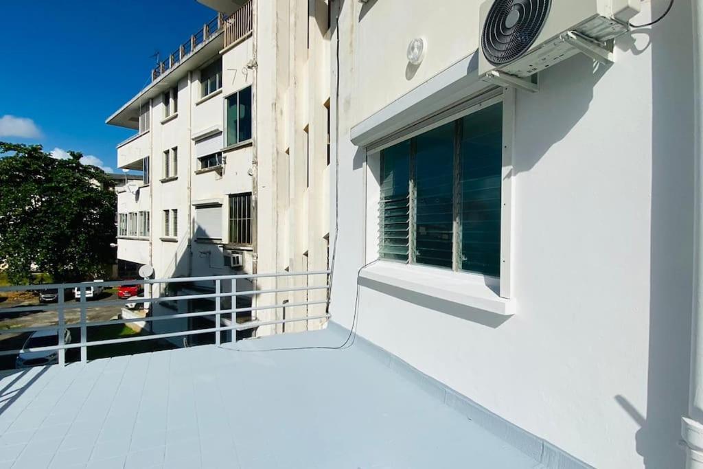 Le Sunshine - Au Coeur Du Centre Ville De Pointe- A- Pitre - Proche De Tout Avec Sa Grande Terrasse Ensoleillee Esterno foto